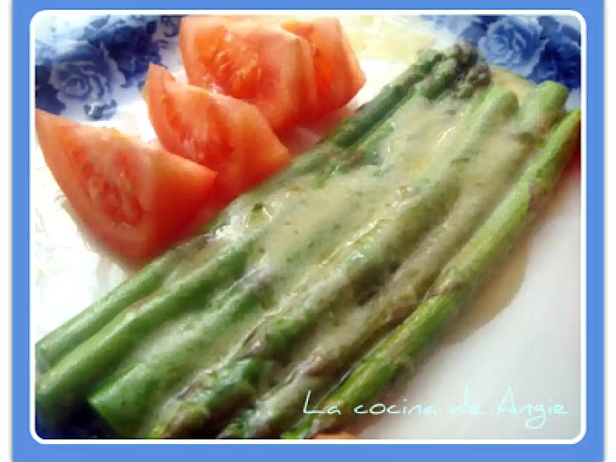 ESPÁRRAGOS TRIGUEROS AL HORNO