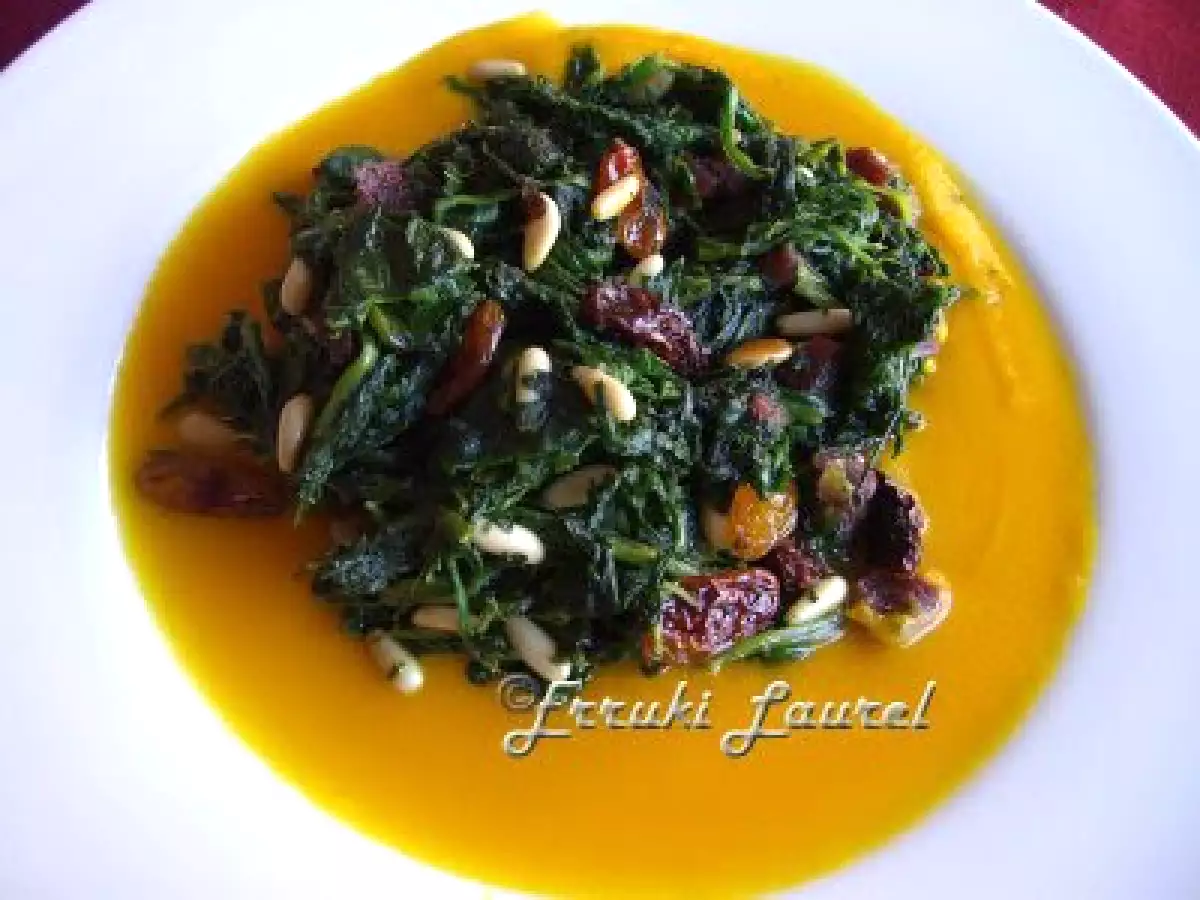 Espinacas a la catalana sobre crema de calabaza - foto 2