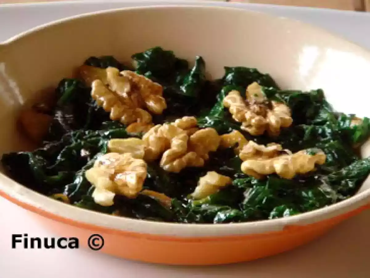 Espinacas salteadas con nueces