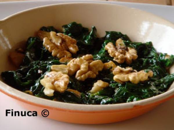 Espinacas salteadas con nueces