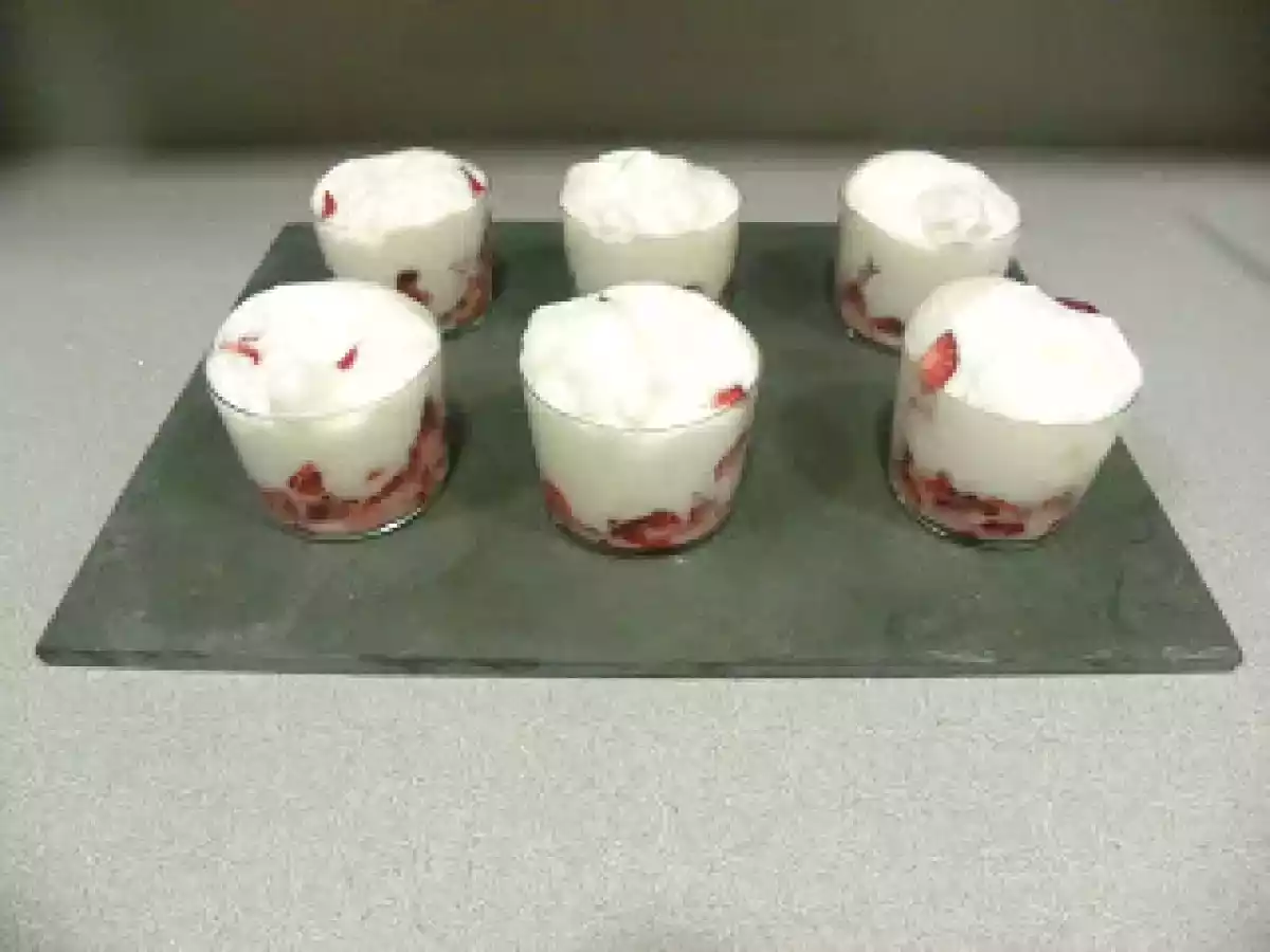 ESPUMA DE MELÓN CON FRESAS
