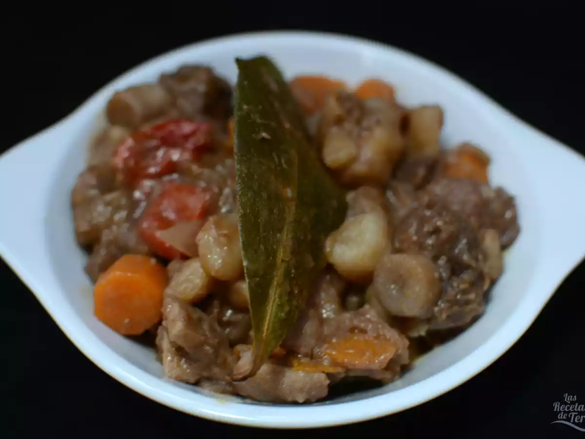Estofado casero de ternera al vino