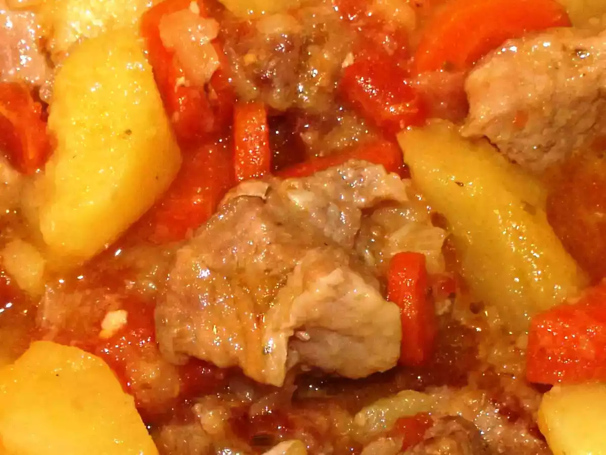 Estofado de cerdo con patatas (olla rápida)