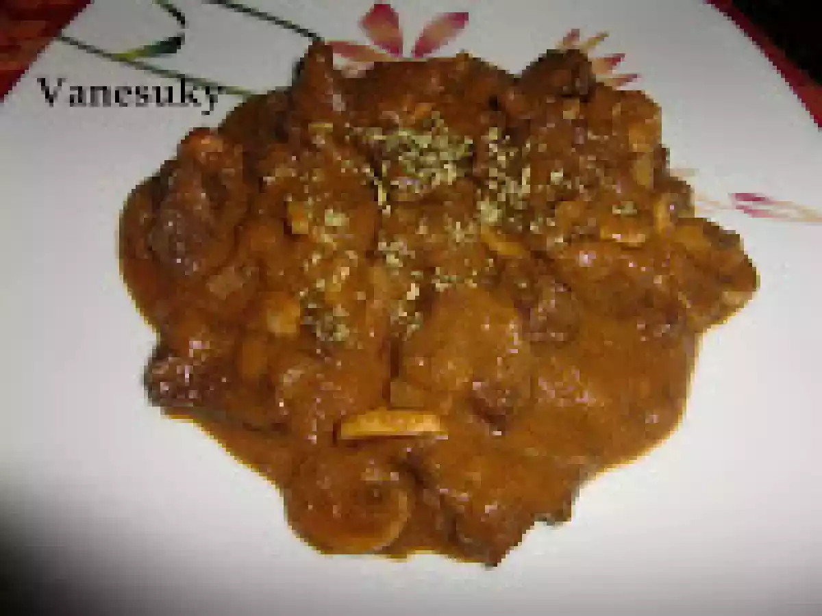 Estofado de ternera al vino tinto con champiñones