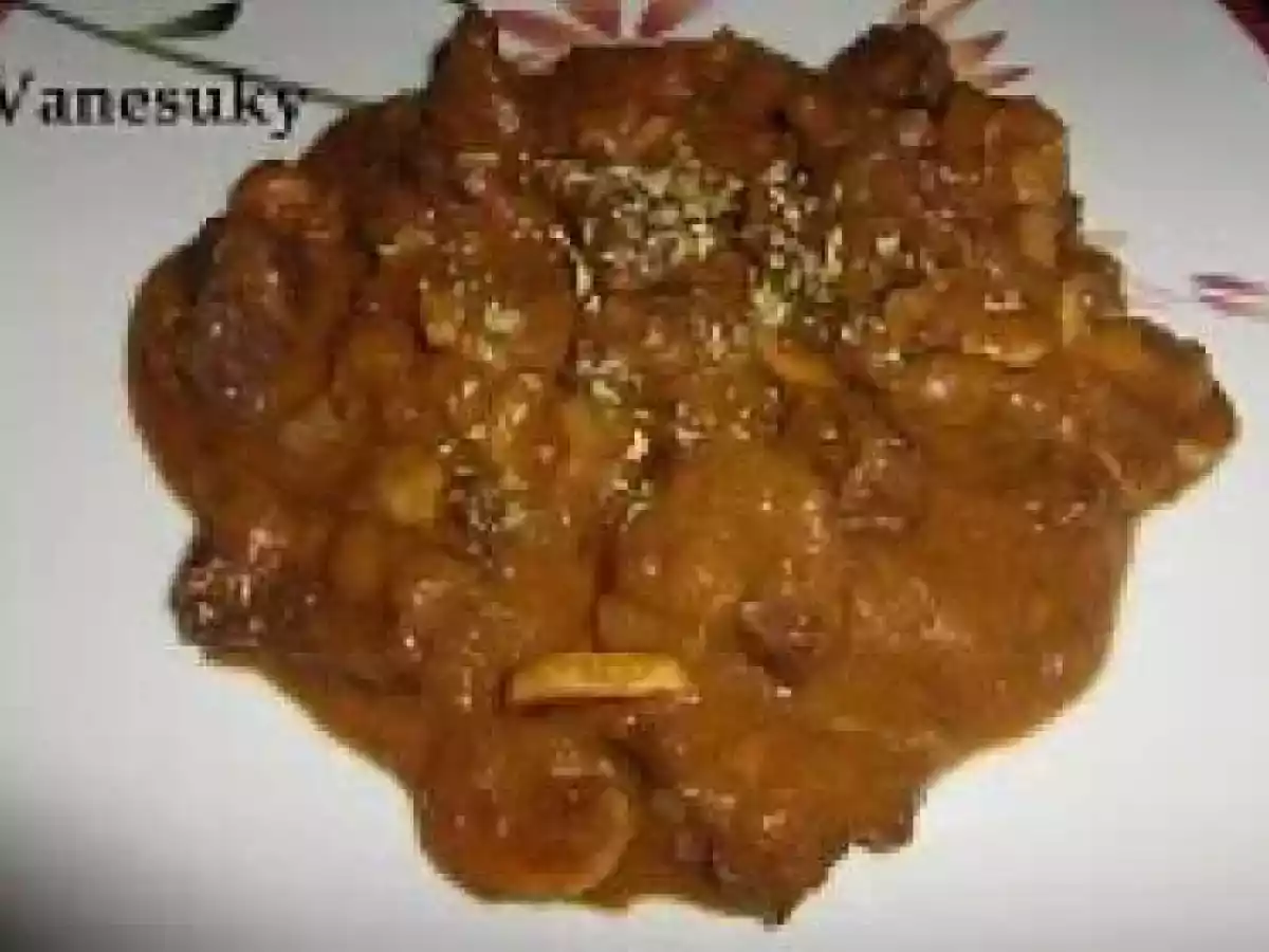 Estofado de ternera al vino tinto con chapiñones