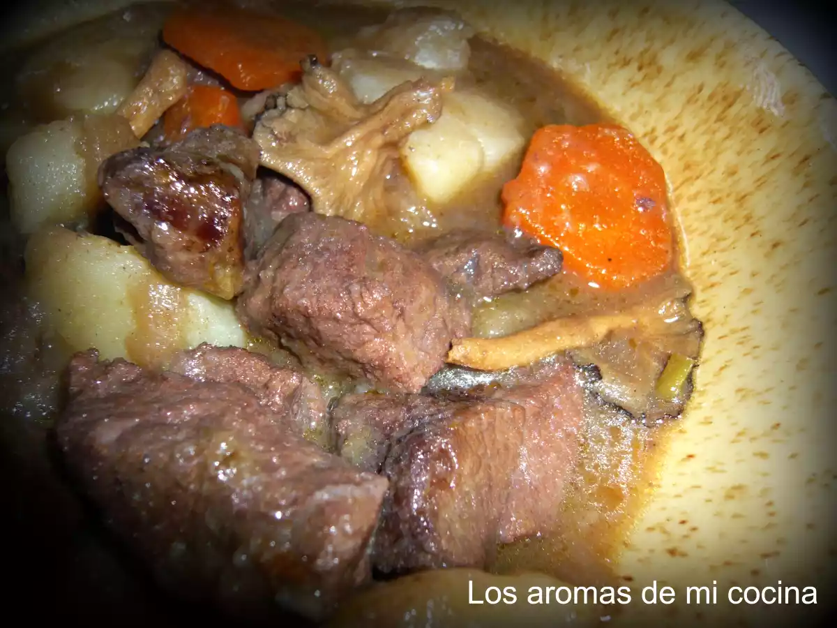 Estofado de ternera con trompetas amarillas y ají - foto 2