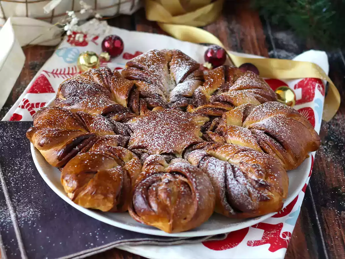 Estrella de brioche rellena de crema de cacao - foto 2