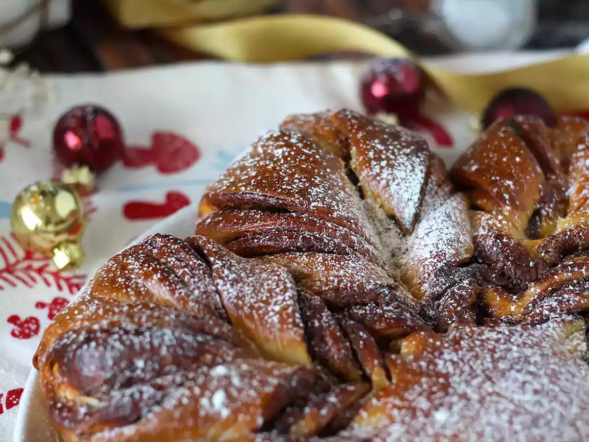 Estrella de brioche rellena de crema de cacao - foto 4