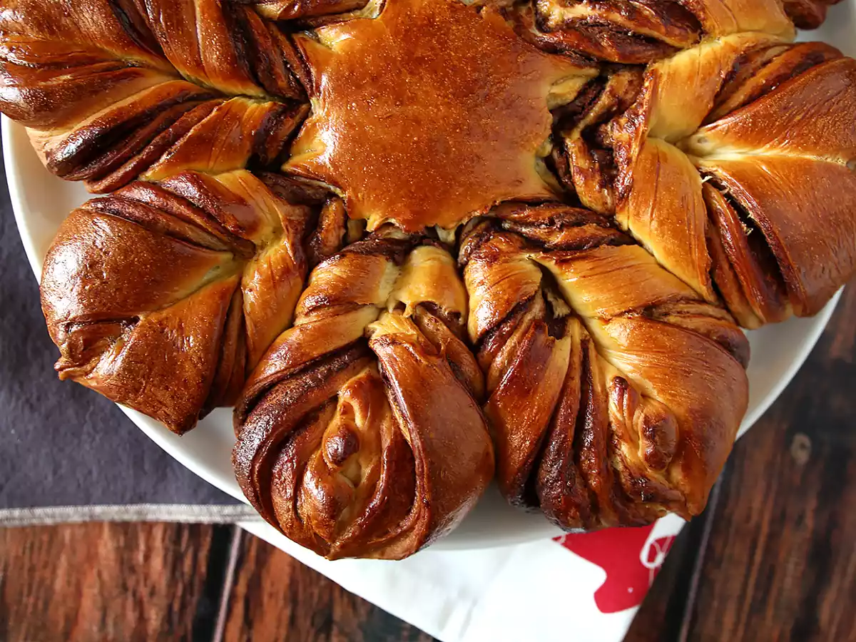 Estrella de brioche rellena de crema de cacao - foto 5