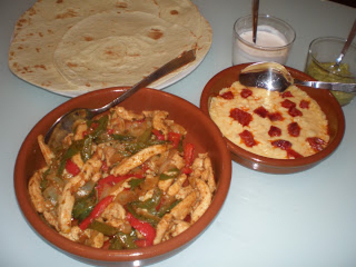Fajitas texmex y queso fundido con chorizo. Receta Petitchef