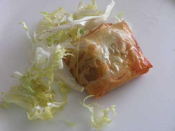 Farcellet de pasta filo amb sobrassada i carxofes, un aperitiu senzill