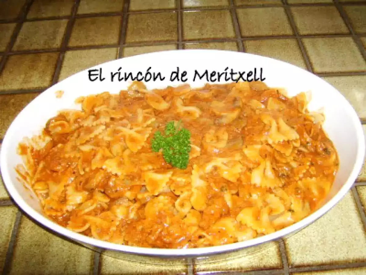Farfalle con atún y salsa de tomate - foto 2