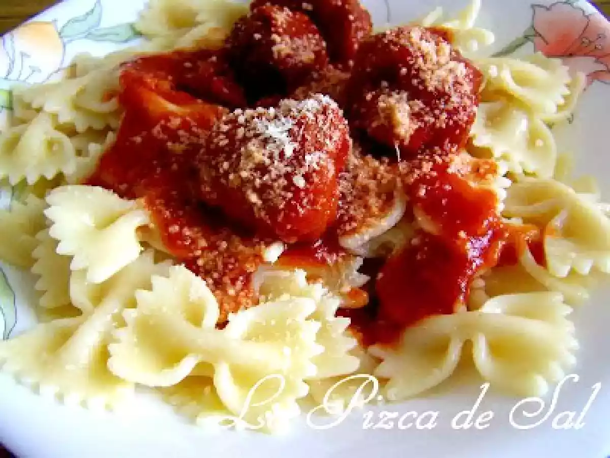 Farfalle en bolitas de carne