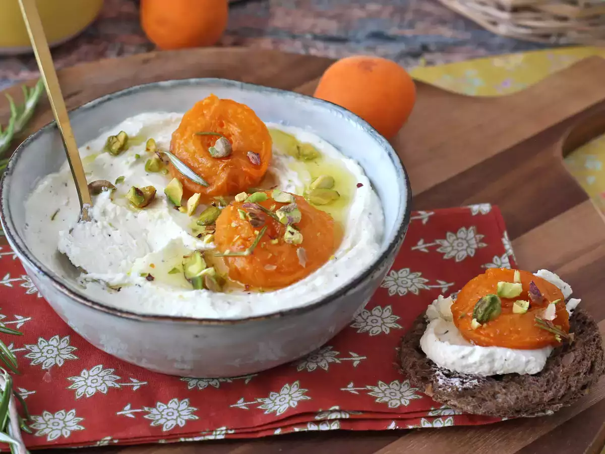 Feta batida con albaricoques asados y pistacho: ¡la crema para untar perfecta para el aperitivo! - foto 2
