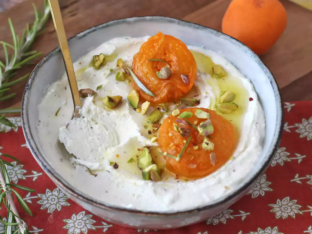 Feta batida con albaricoques asados y pistacho: ¡la crema para untar perfecta para el aperitivo! - foto 5
