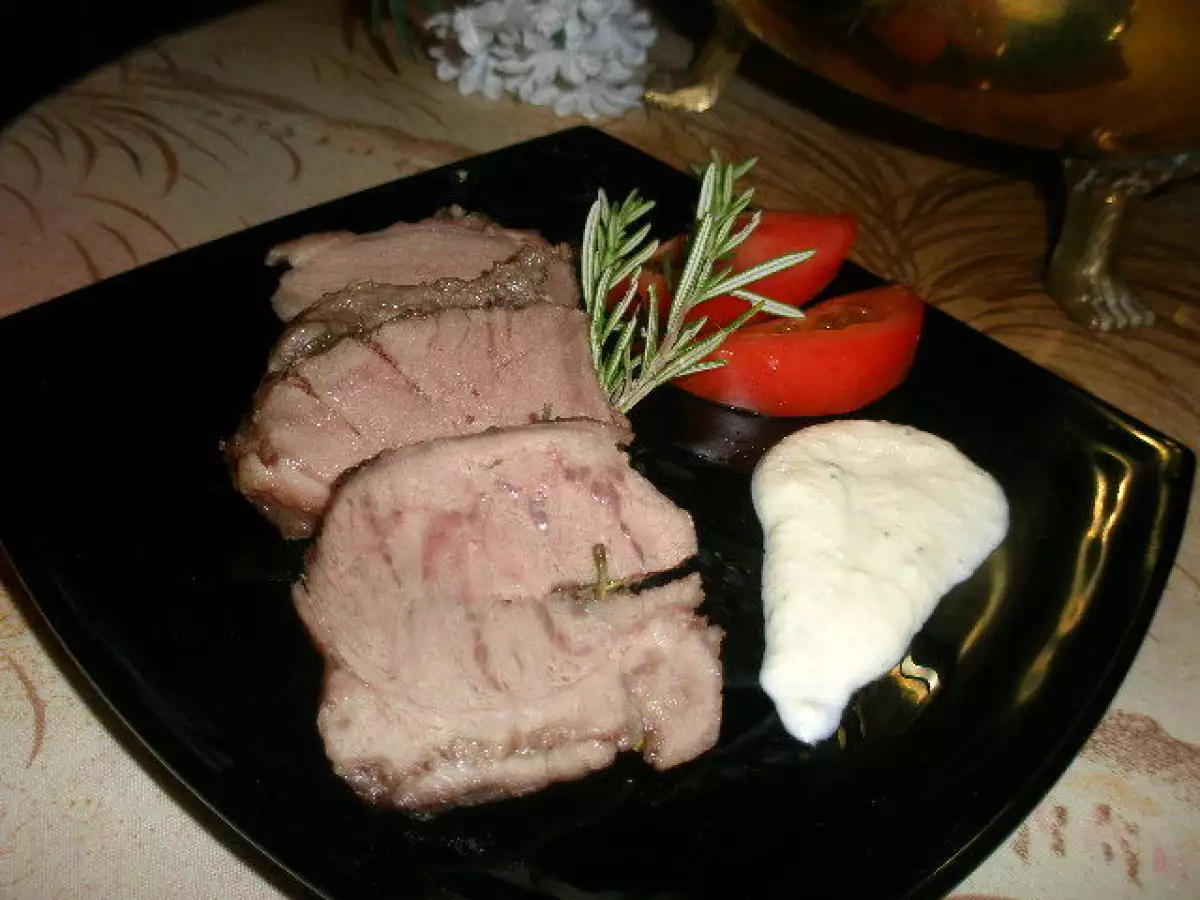 Fiambre de cerdo con salsa ligera