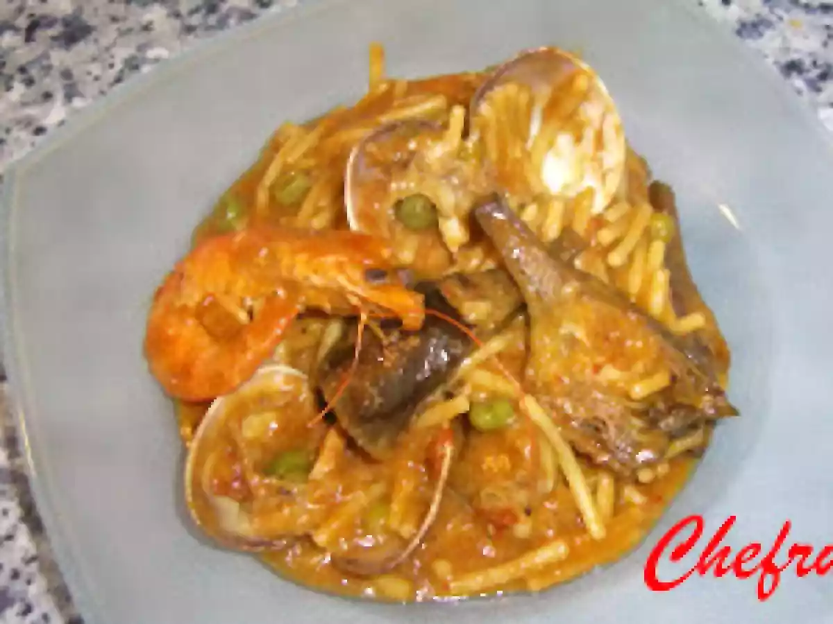 FIDEOS A LA CAZUELA CON COSTILLA, ALMEJAS Y ALCACHOFAS