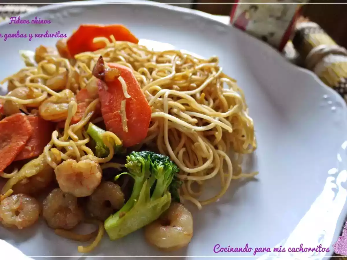 Fideos chinos con gambas y verduritas
