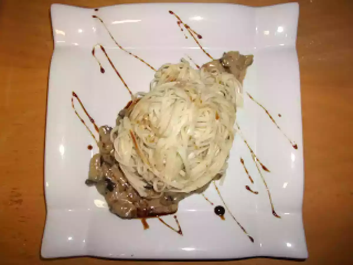 FIDEOS CHINOS CON SALSA DE BERENJENA Y MIEL - foto 3