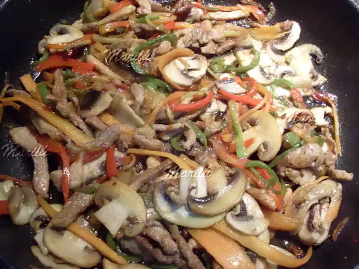 Fideos chinos con verduras y carne - foto 2