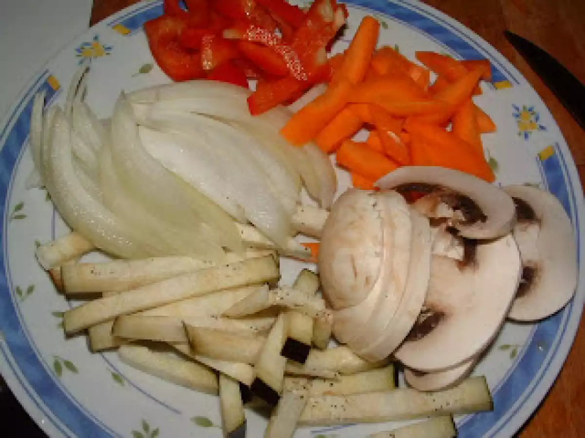 FIDEOS CHINOS FRITOS CON CARNE Y VERDURAS - foto 4