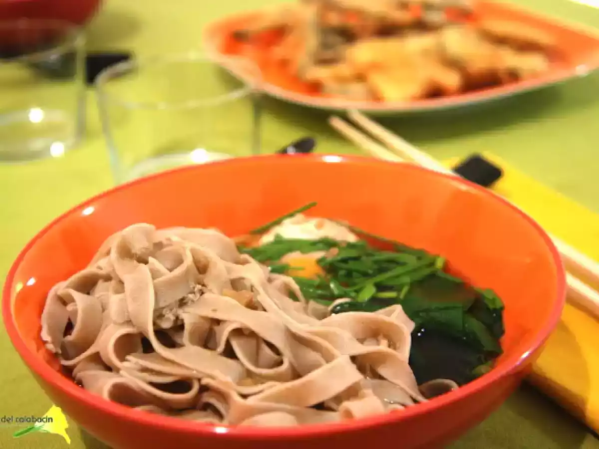 Fideos de alforfón caseros para ver la Luna y tempura