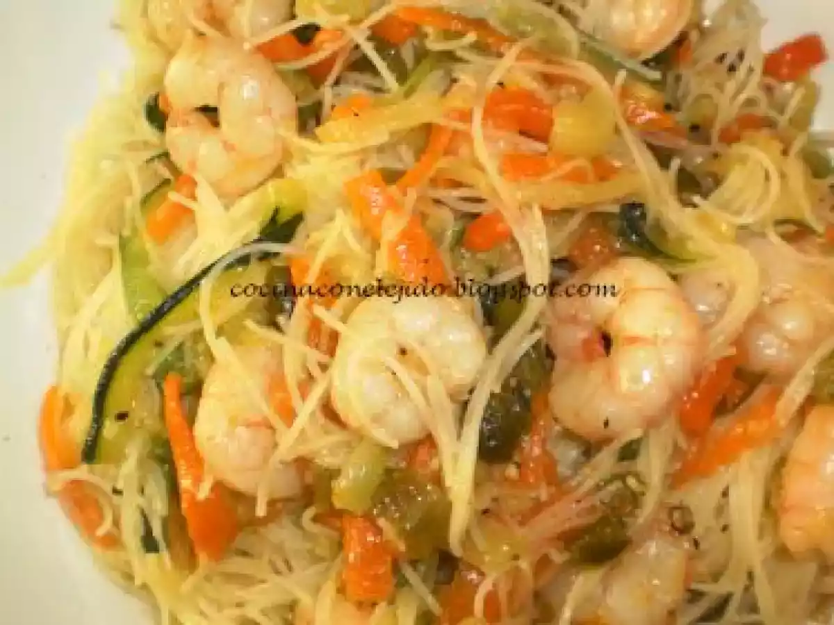 Fideos de arroz con gambas y soja
