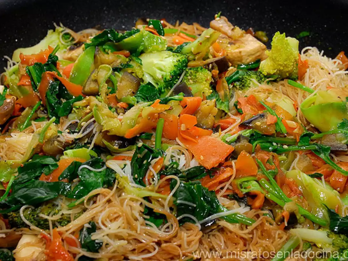 Fideos de arroz con verduras
