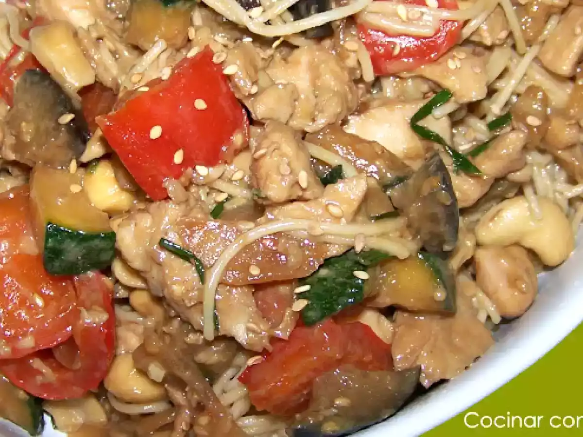 Fideos de Sichuan con Pollo y Verduras