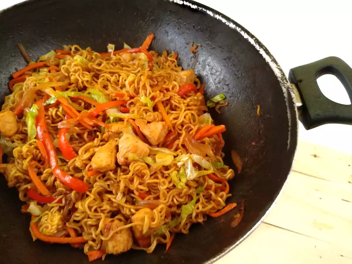 Fideos ramen con pollo y verdura {receta express}