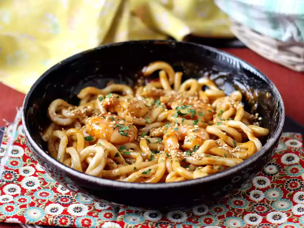 Fideos udon con gambas y salsa de cacahuete picante - foto 2