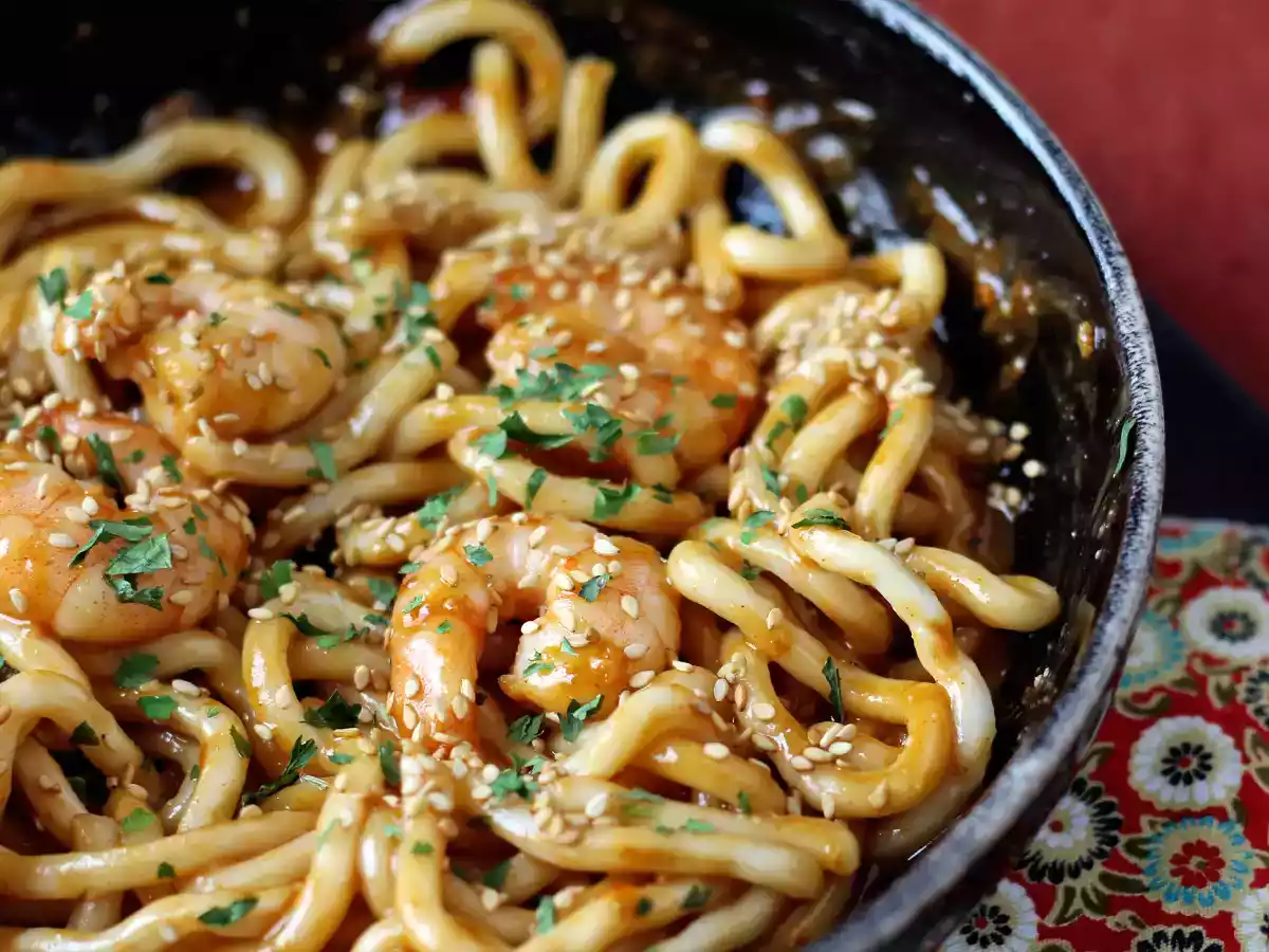 Fideos udon con gambas y salsa de cacahuete picante - foto 3