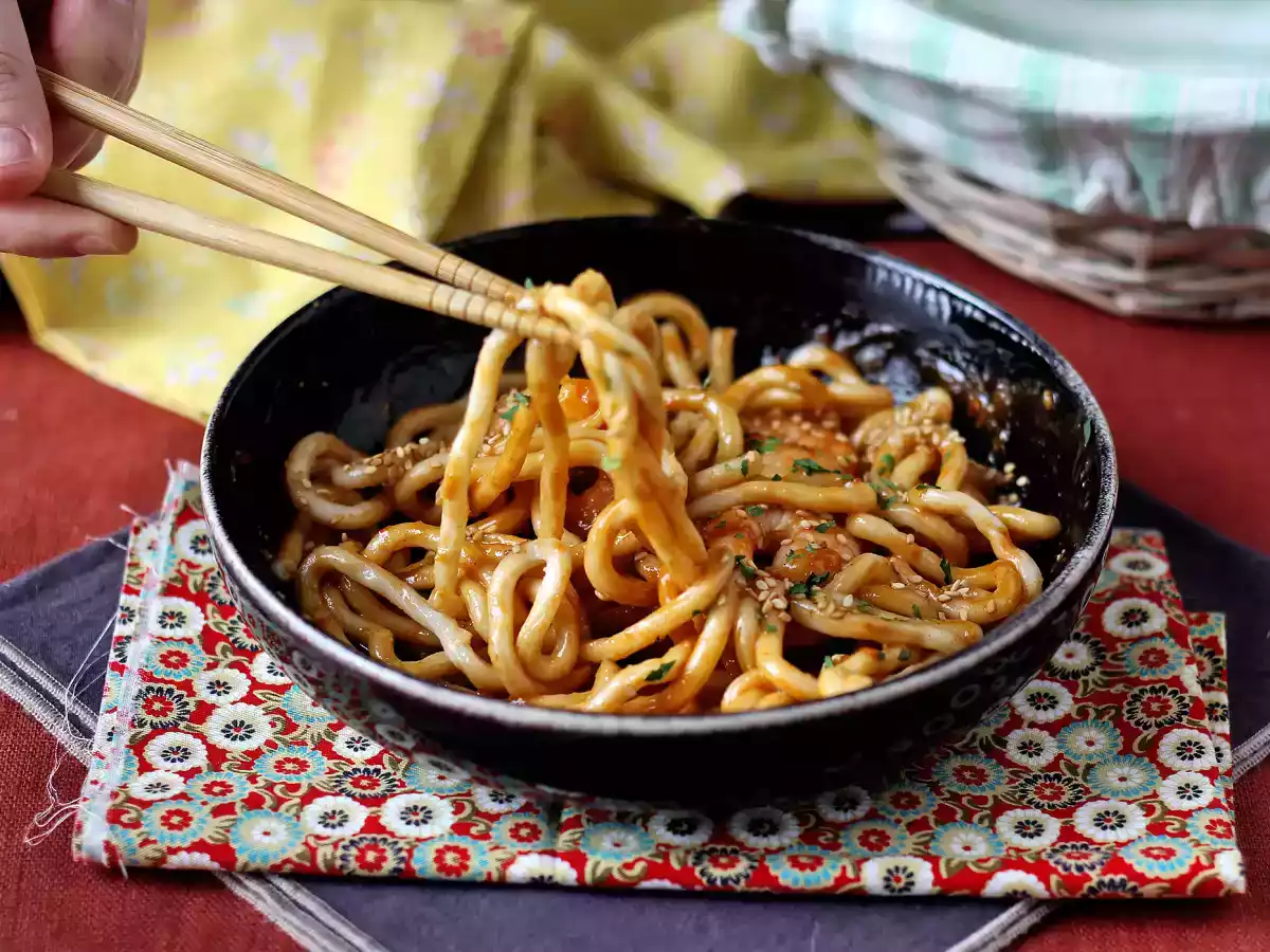 Fideos udon con gambas y salsa de cacahuete picante - foto 4