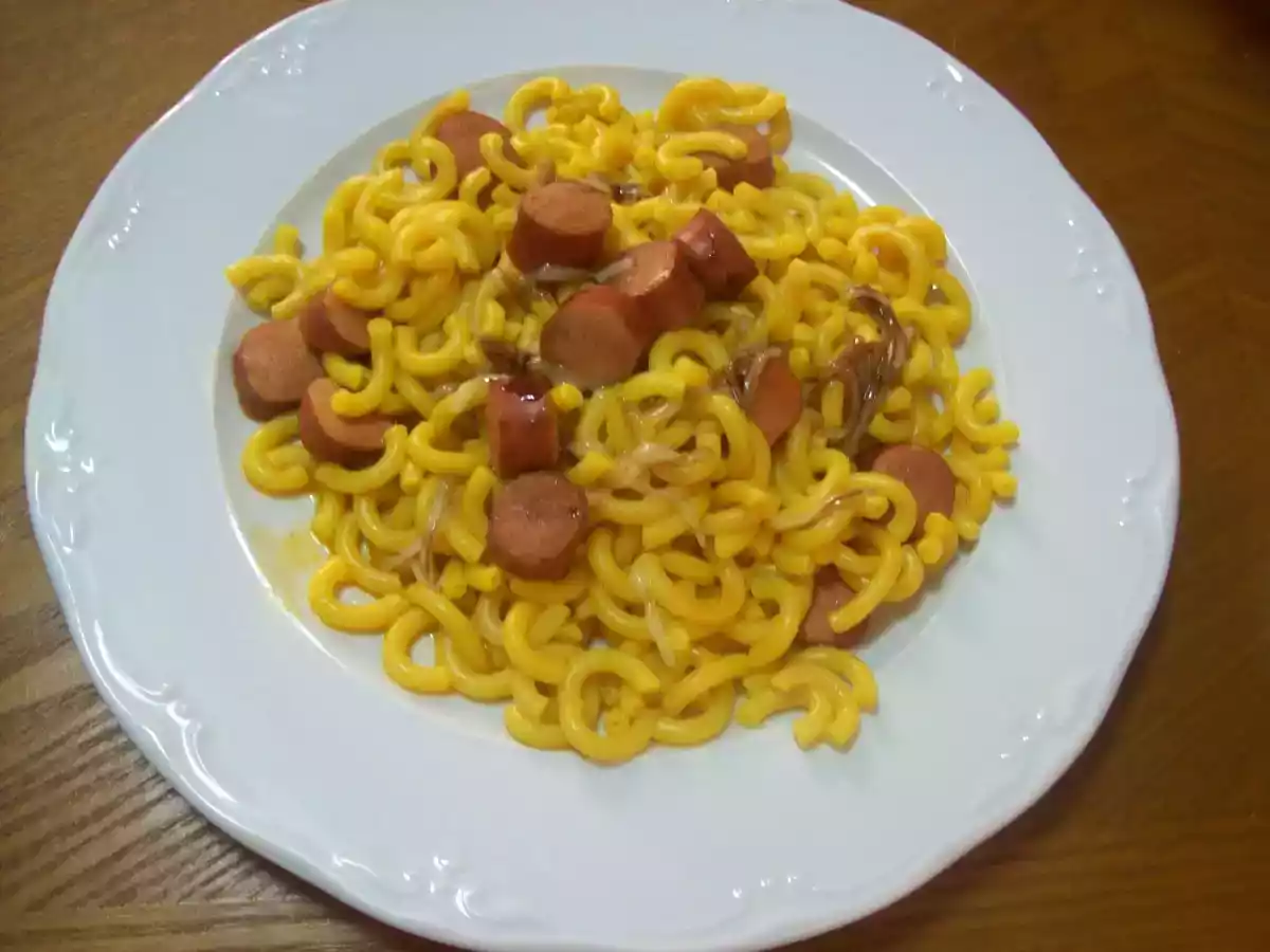 Fideuá con salchichas