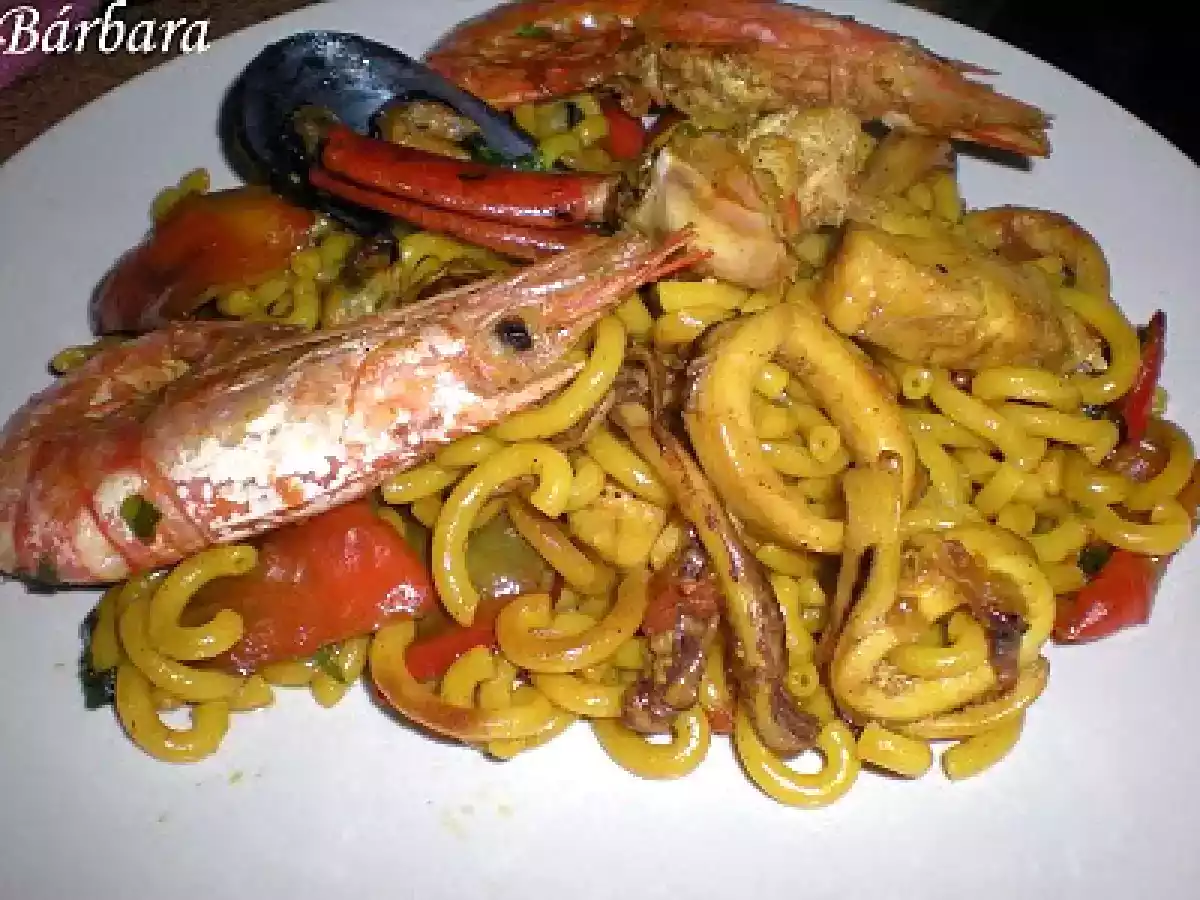 FIDEUA DE PESCADO Y MARISCO