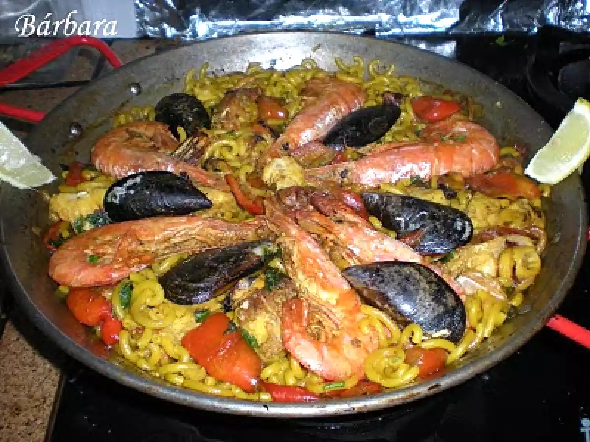 FIDEUA DE PESCADO Y MARISCO - foto 2