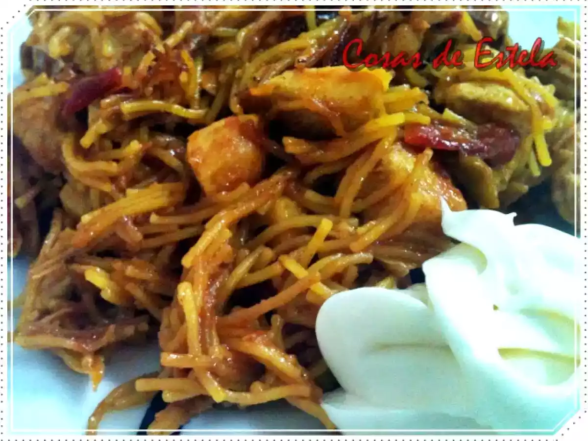 Fideua de pollo con fideo fino