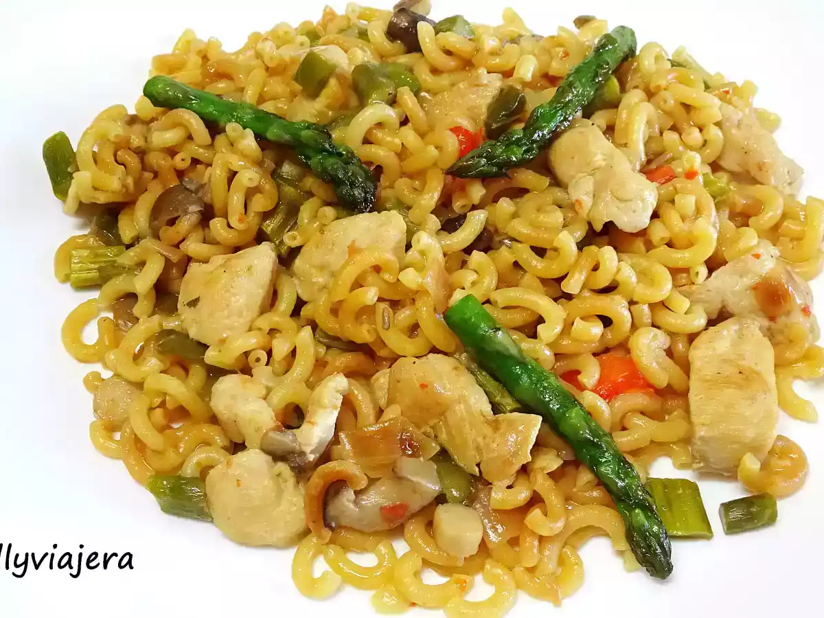 Fideuá de pollo, trigueros y setas - foto 2