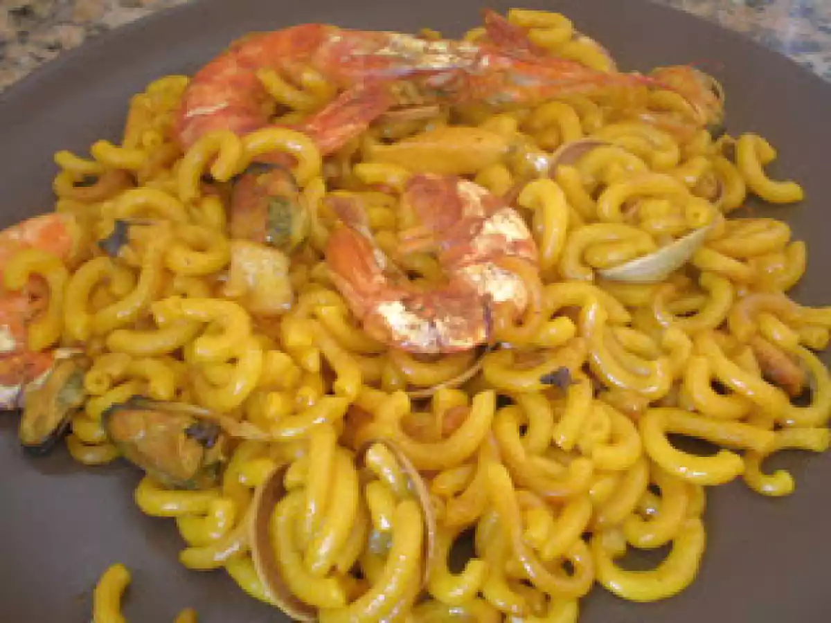 FIDEUÀ EMPEZADA CON MÁQUINAS Y TERMINADA EN HORNO