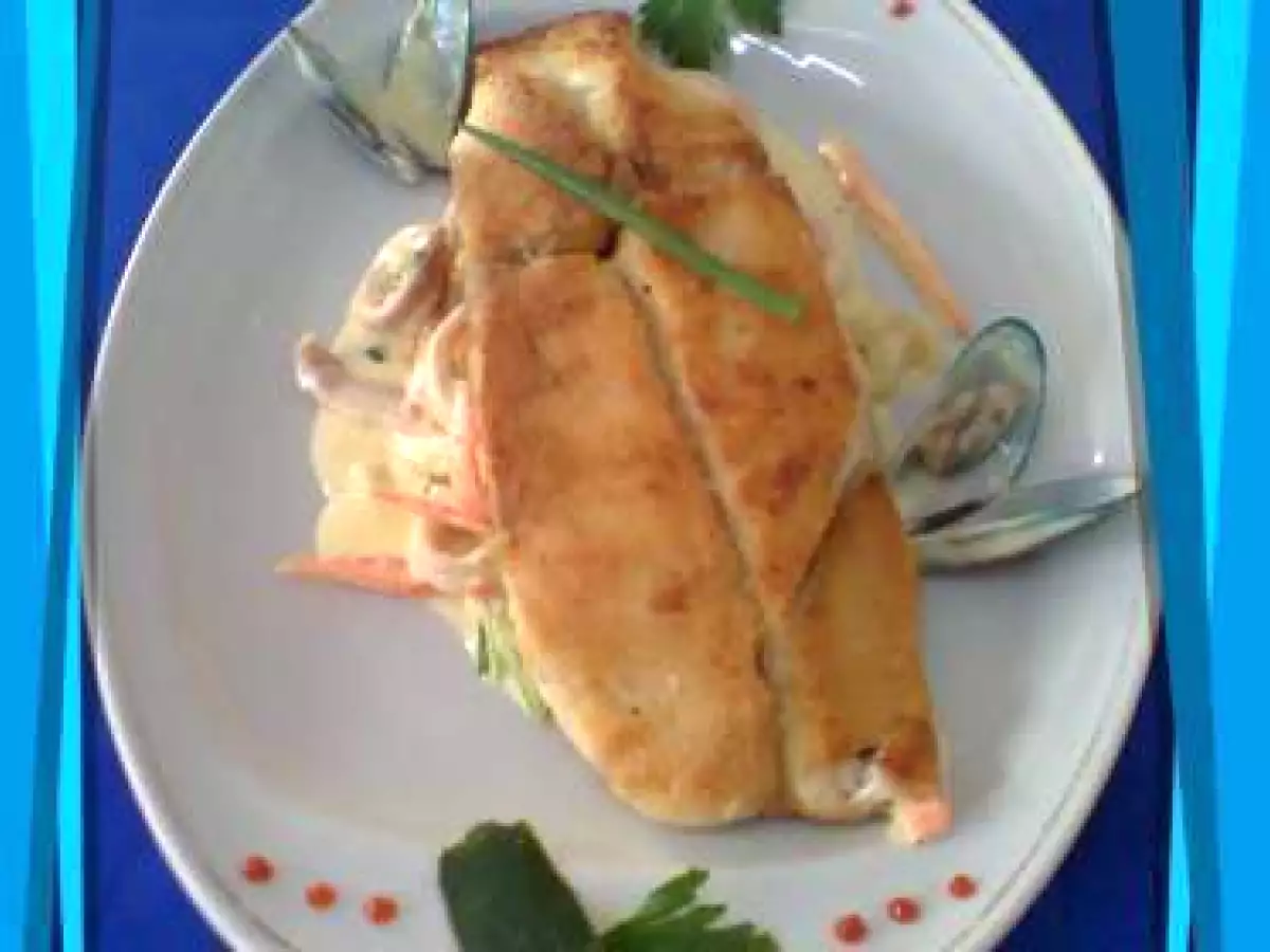 FILET DE MERO CORTE MARIPOSA CON CAMITA DE VEGETALES Y CALAMARES