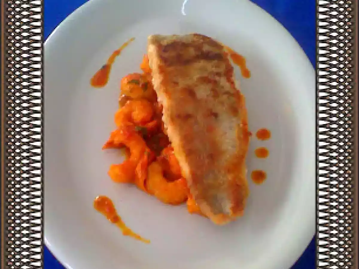 FILET DE TRUCHA SALMONADA EN SALSA ROJA MARINERA