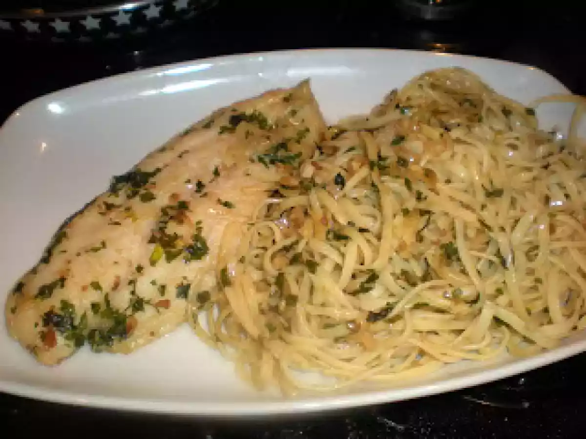 Filete de merluza y tallarines