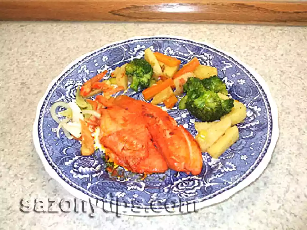 Filete de pescado con achiote.