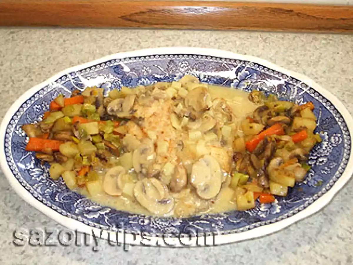 Filete de pescado con salsa de champiñones y vino