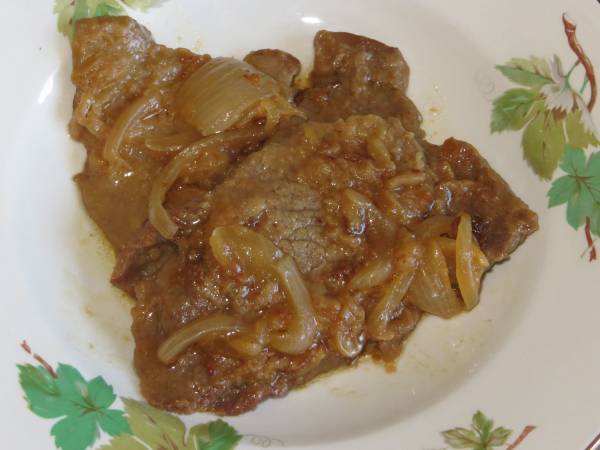 FILETES CON CEBOLLA A LA CERVEZA