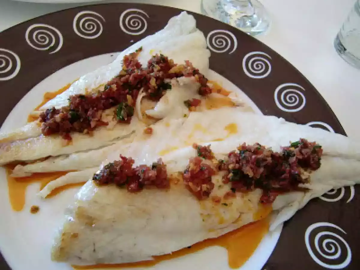 Filetes de dorada con aceite de ajo y jamón ibérico