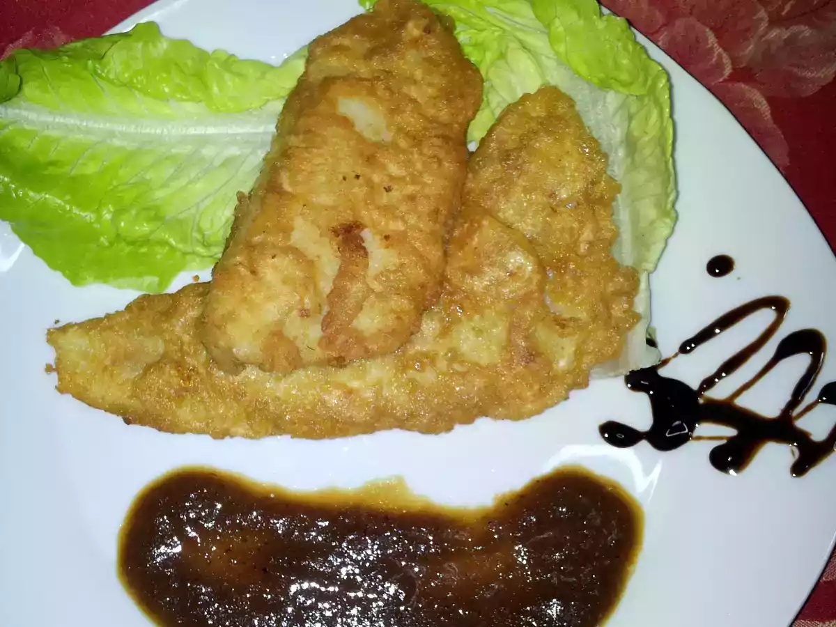 Filetes de Merluza con salsa de cebolla caramelizada