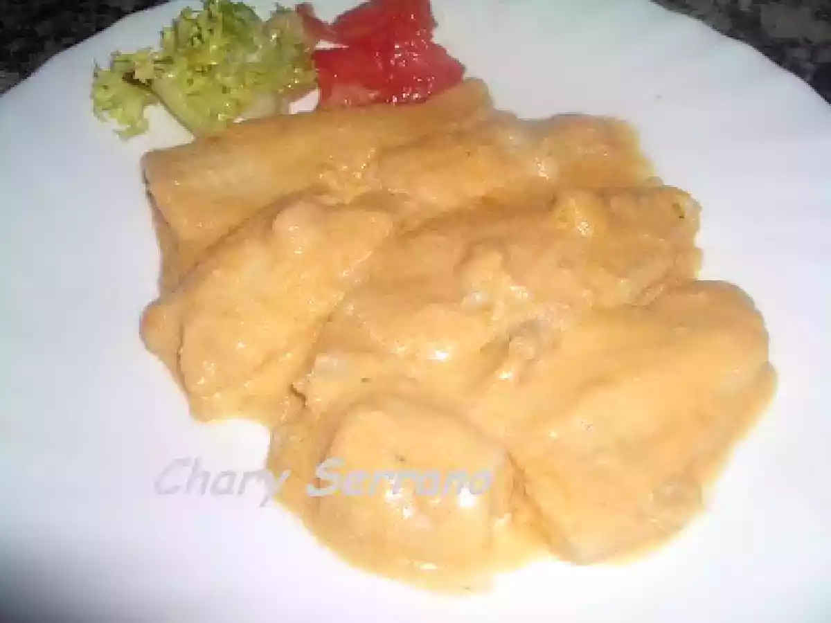 Filetes de merluza con salsa de pimiento rojo