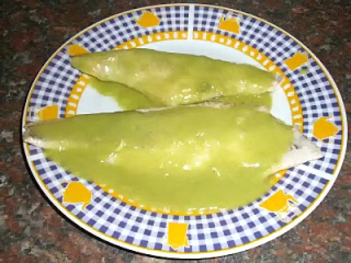 FILETES DE PALOMETA CON SALSA DE TRIGUEROS, GAMBAS Y AJOS TIERNOS.