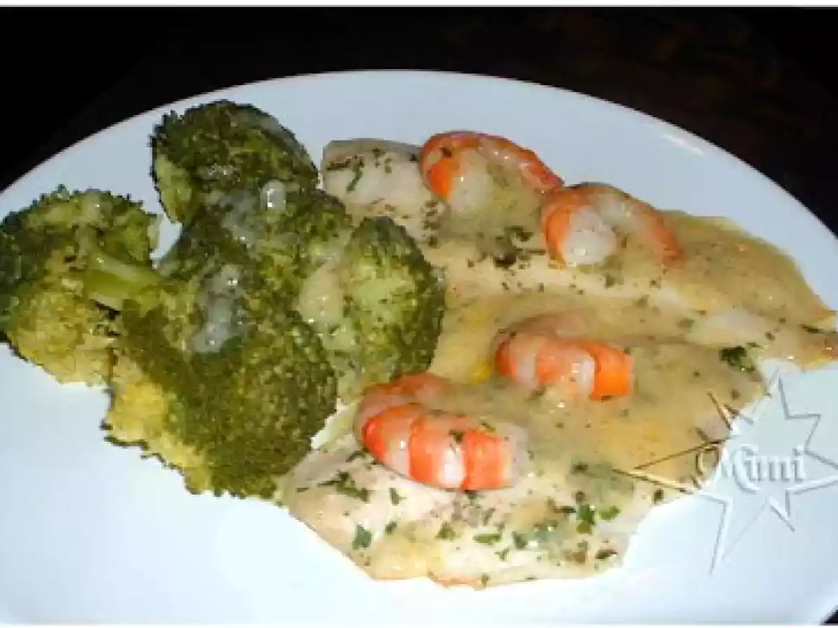 Filetes de Pescado y Langostinos en Salsa de Mantequilla y Mostaza